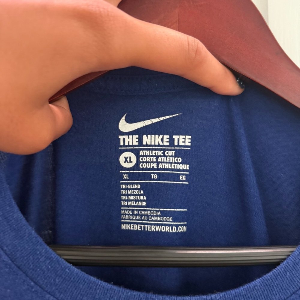 Nike Men’s XL Blue Tri-Blend Athletic Cut T-Shirt – Minimalist Chevron Design - Picture 2 of 4
